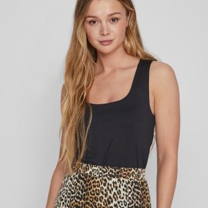 Linne med fyrkantig hals