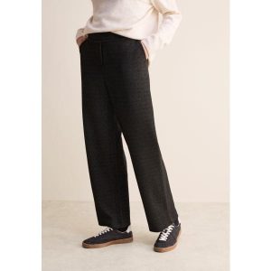 Vid glitterbyxa Neele – Cecil