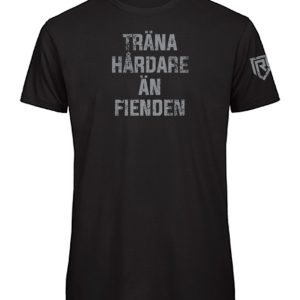 TRÄNA HÅRDARE ÄN FIENDEN Tee – Svart