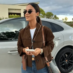 Brun kort mockajacka dam