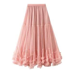 Lång A-linjeformad tyllkjol med en finstämd volang nedtill