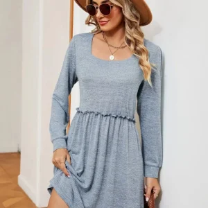 Långärmad kort klänning