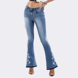 Ljusblå utsvängda jeans dam med blombroderi