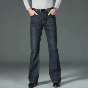 Mörkblå utsvängda jeans för herr