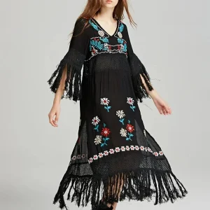 Svart klänning med fransar och broderi