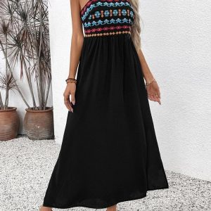 Svart maxiklänning med färgglatt broderi